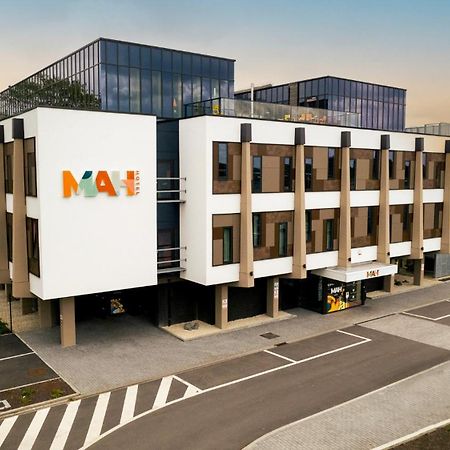 Mah Hotel Saint-Ghislain Bagian luar foto